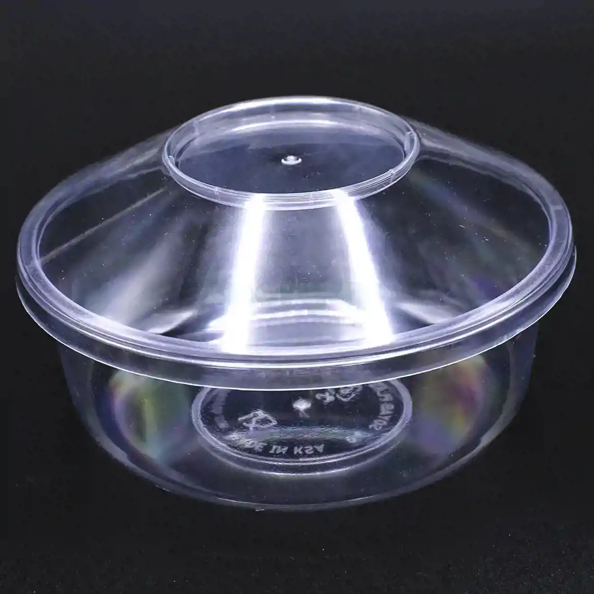 صورة علب ايسكريم شفاف مع غطاء 