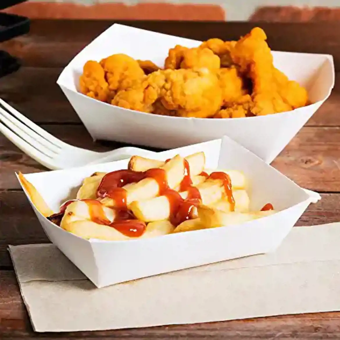 صورة صحون قارب بني صغير ورق صديق للبيئة