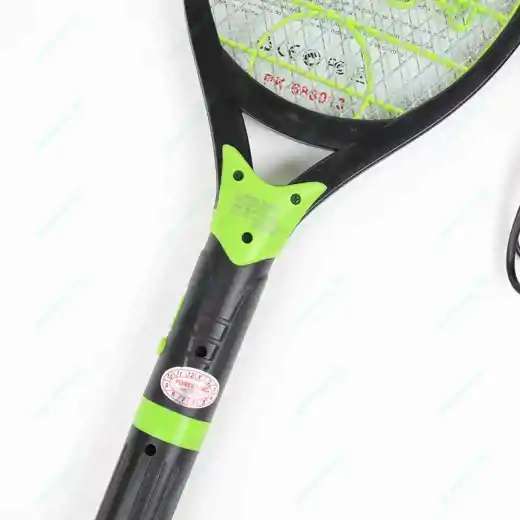 صورة قاتل الحشرات باور كينج مع ضوء الفلاش