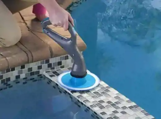 صورة اداة تنظيف الشقوق والفتحات الضيقة