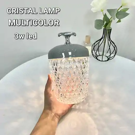 صورة اضاءة طاولة على شكل صنوبر