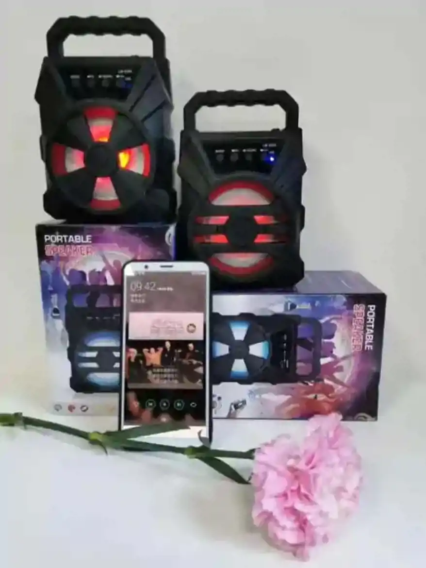 صورة سماعة بلوتوث صغيرة